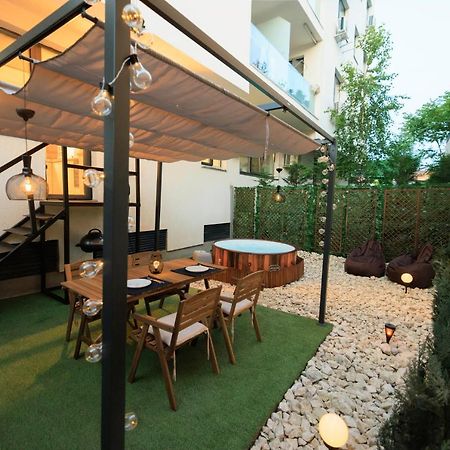 Apartmán Downtown Hidden Garden With Jacuzzi In Bukurešť Exteriér fotografie
