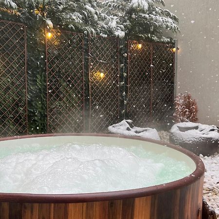 Apartmán Downtown Hidden Garden With Jacuzzi In Bukurešť Exteriér fotografie
