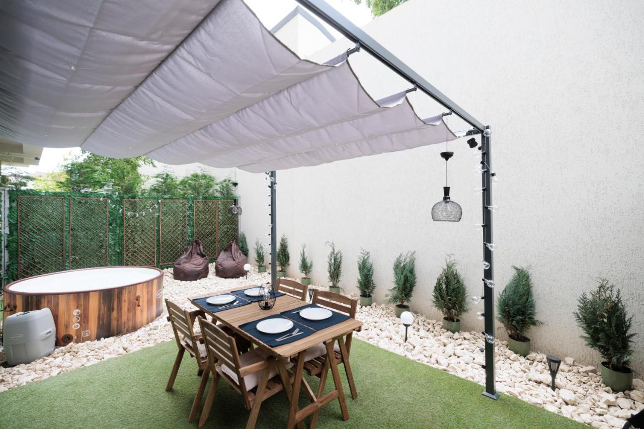 Apartmán Downtown Hidden Garden With Jacuzzi In Bukurešť Exteriér fotografie