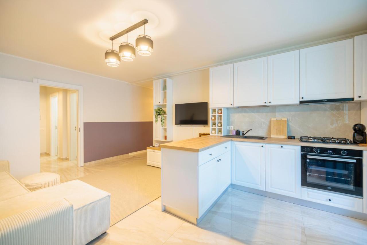 Apartmán Downtown Hidden Garden With Jacuzzi In Bukurešť Exteriér fotografie