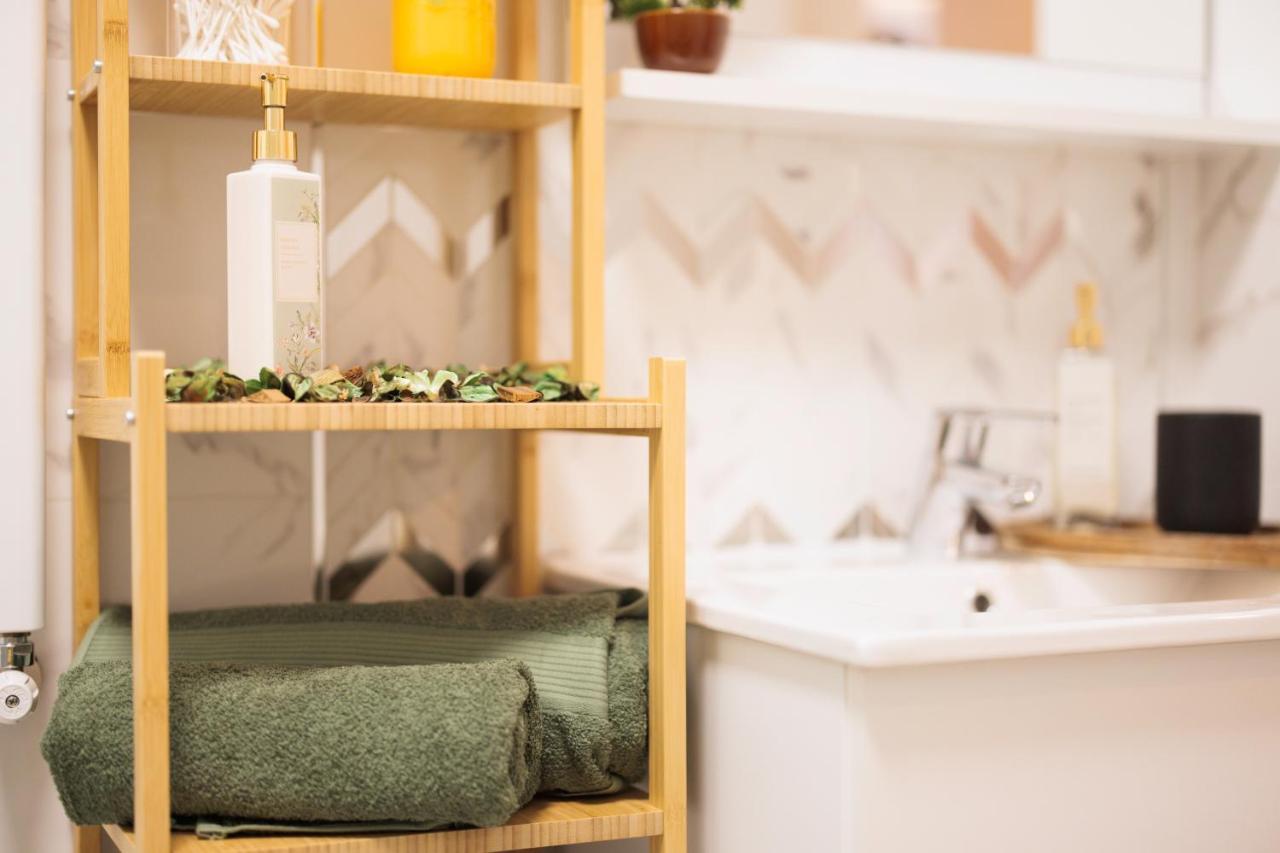 Apartmán Downtown Hidden Garden With Jacuzzi In Bukurešť Exteriér fotografie